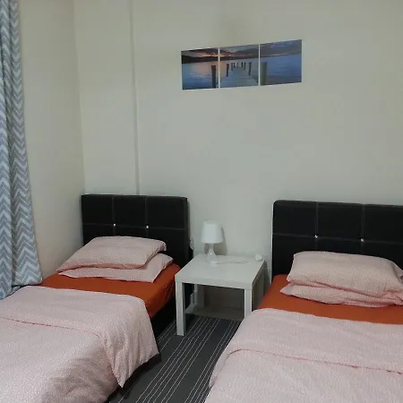 Ijanina Homestay Bandar Puncak Alam Exterior photo