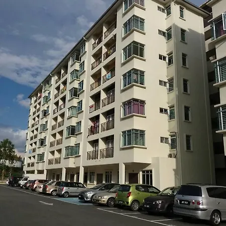 Ijanina Homestay Bandar Puncak Alam Exterior photo